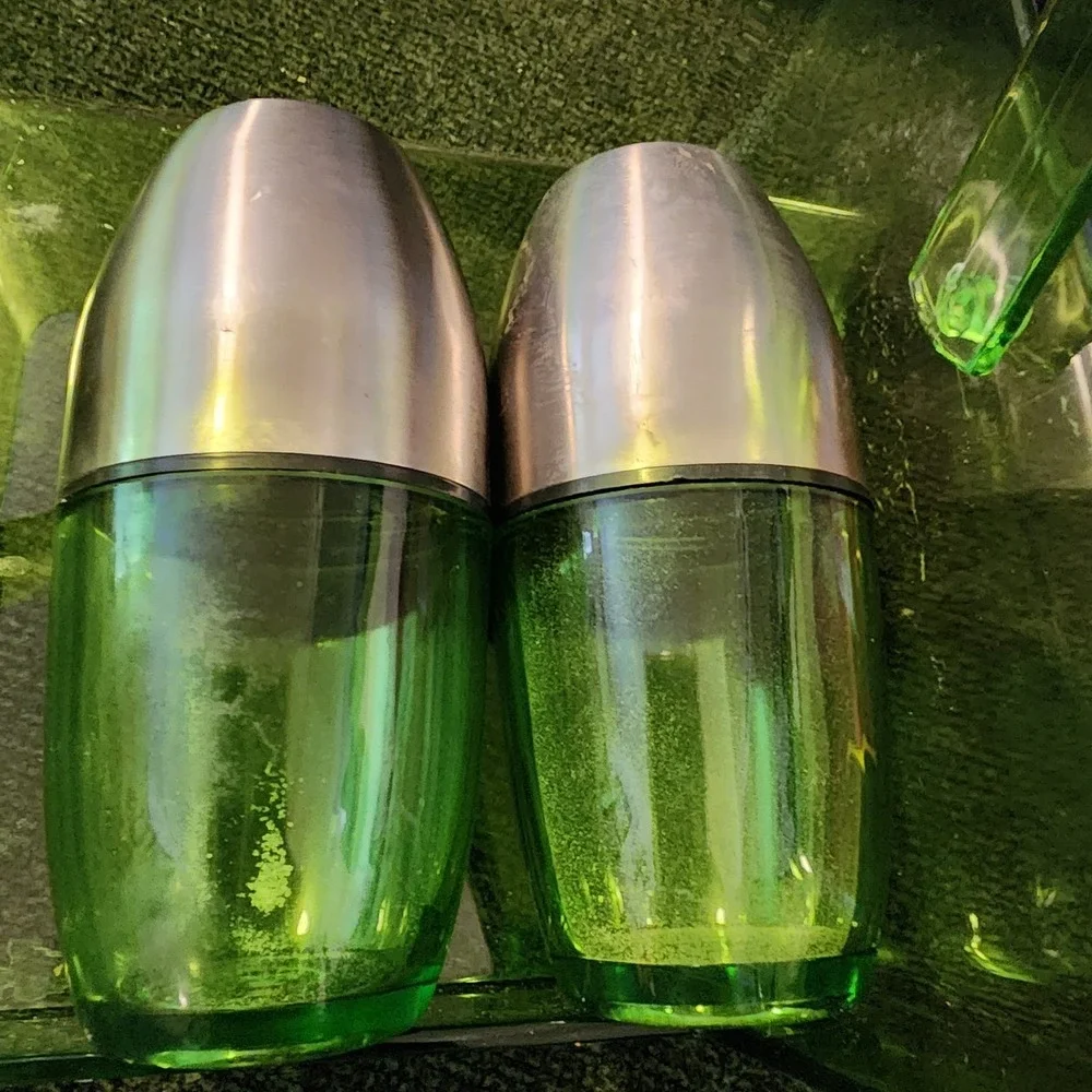 Retro/Vintage Lucite Lime Green Salt/Pepper Shaker‎ & Caddy W/Handle